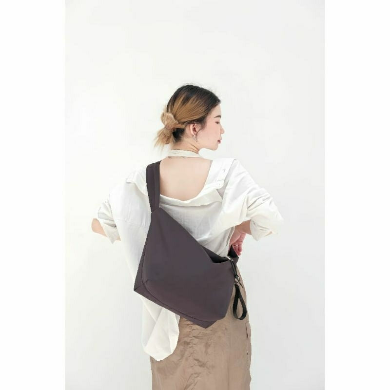 Jisoo Sling Bag Nylon Tas Bahu Selempang Wanita