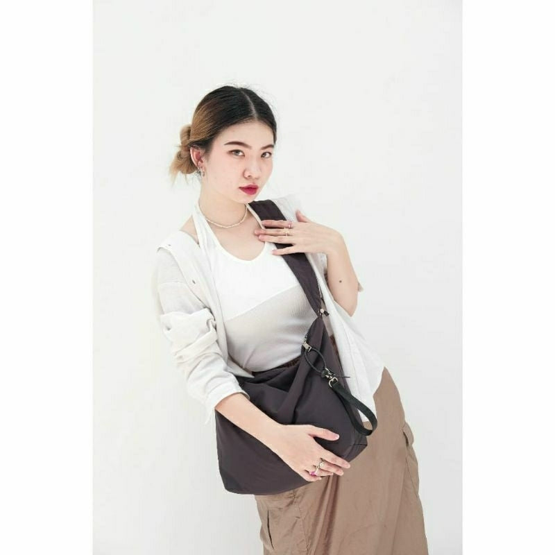 Jisoo Sling Bag Nylon Tas Bahu Selempang Wanita